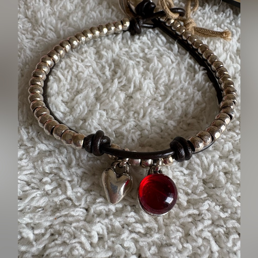 NEW UNO DE 50 Beaded Leather Bracelet with Heart Charm and Red Stone